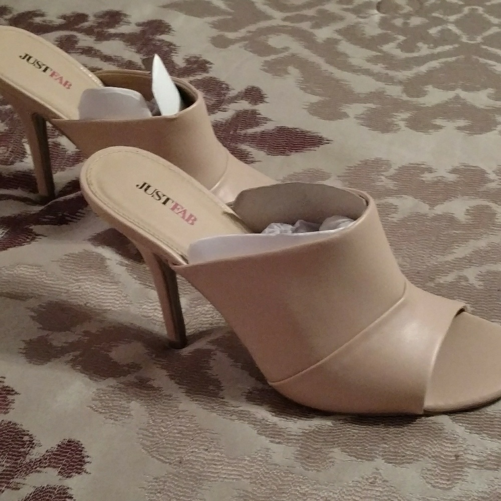 Heeled slides